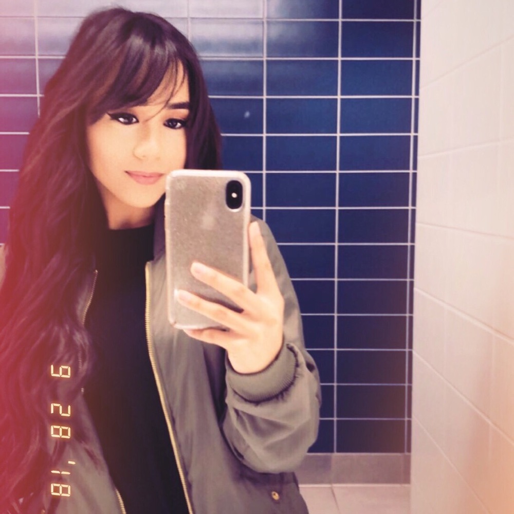 Meet your Posher, Cassandra